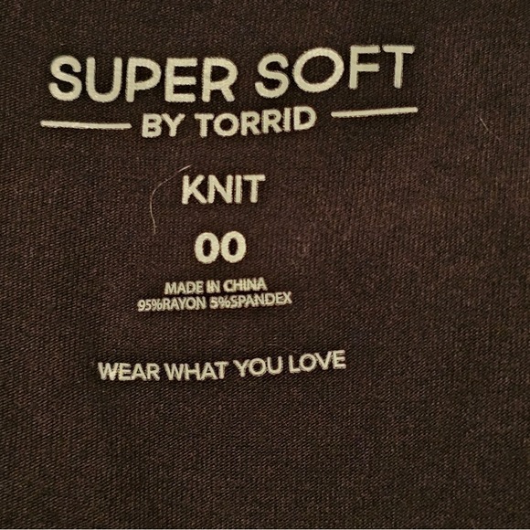 Torrid Super Soft Black Knit V-Neck Cinched Bust High-Low Pocket Dress 00‎ L/XL - Picture 4 of 4